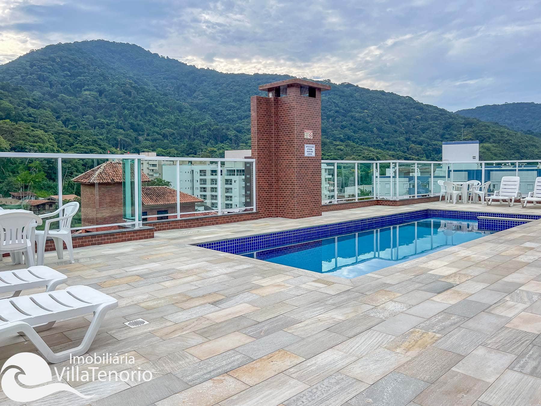 Piscina - Apartamento a venda na Praia das Toninhas em Ubatuba com dois quartos-13