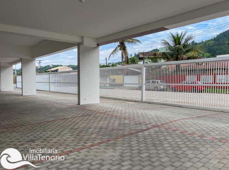 Garagem - Apartamento a venda na Praia das Toninhas em Ubatuba com dois quartos-15