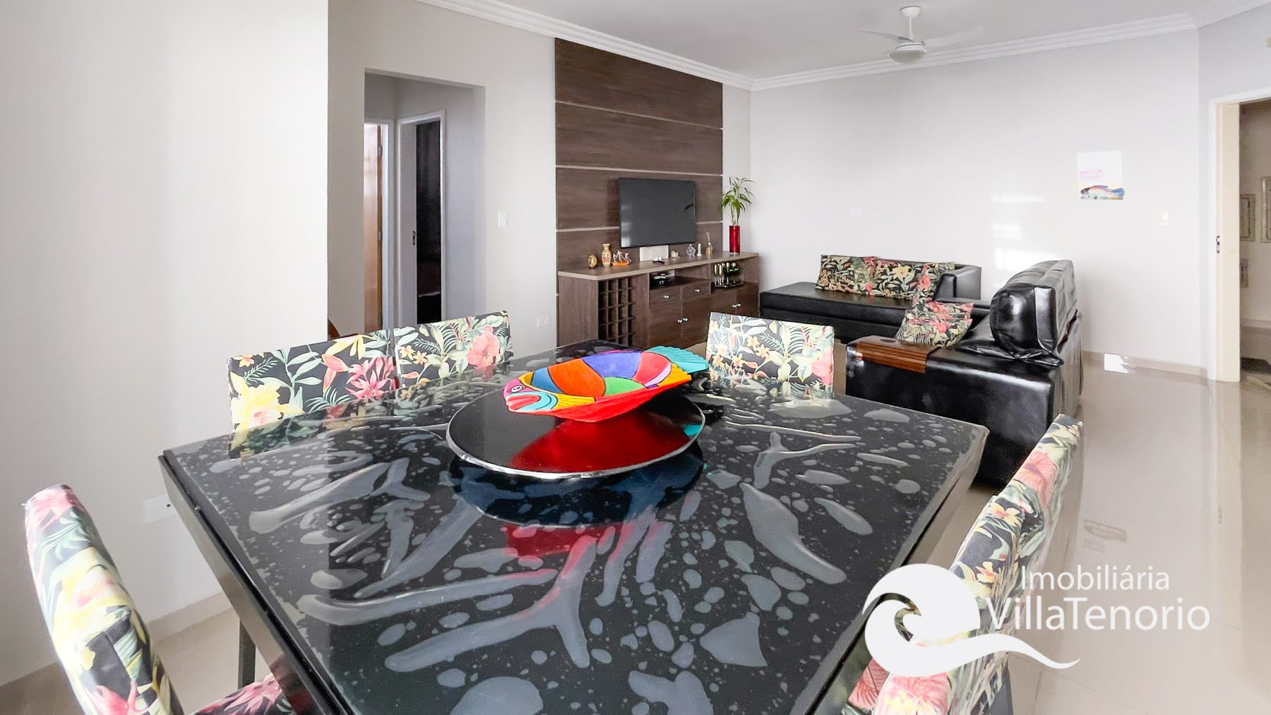 sala-apartamento-3-dormitorios-com-piscina-itagua-ubatuba-imobiliaria-villa-tenorio-praia-do-itaguá-19