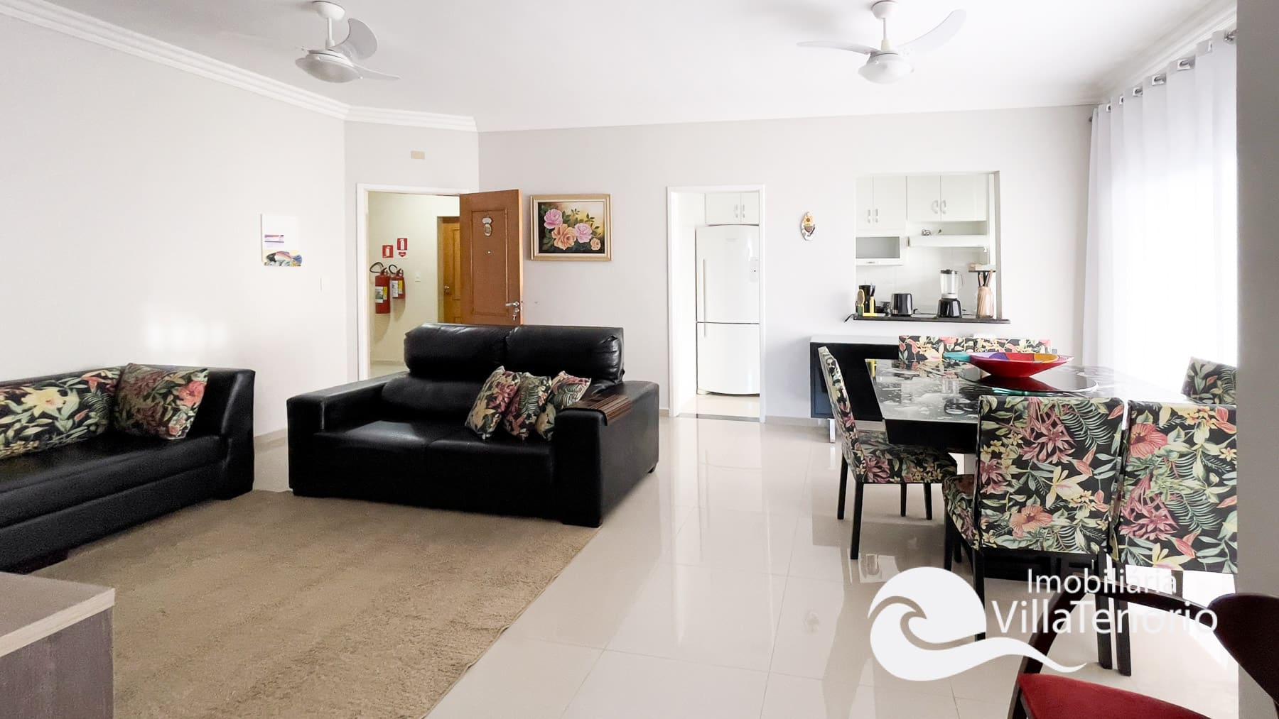 sala-apartamento-3-dormitorios-com-piscina-itagua-ubatuba-imobiliaria-villa-tenorio-praia-do-itaguá-5