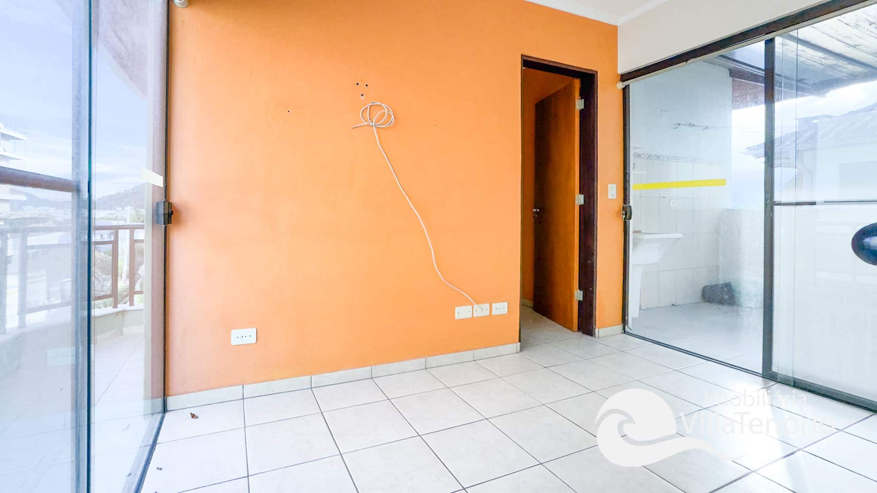 sala-cobertura-duplex-itagua-ubatuba-2-suites-proximo-praia-grande-imobiliaria-villa-tenorio.-14