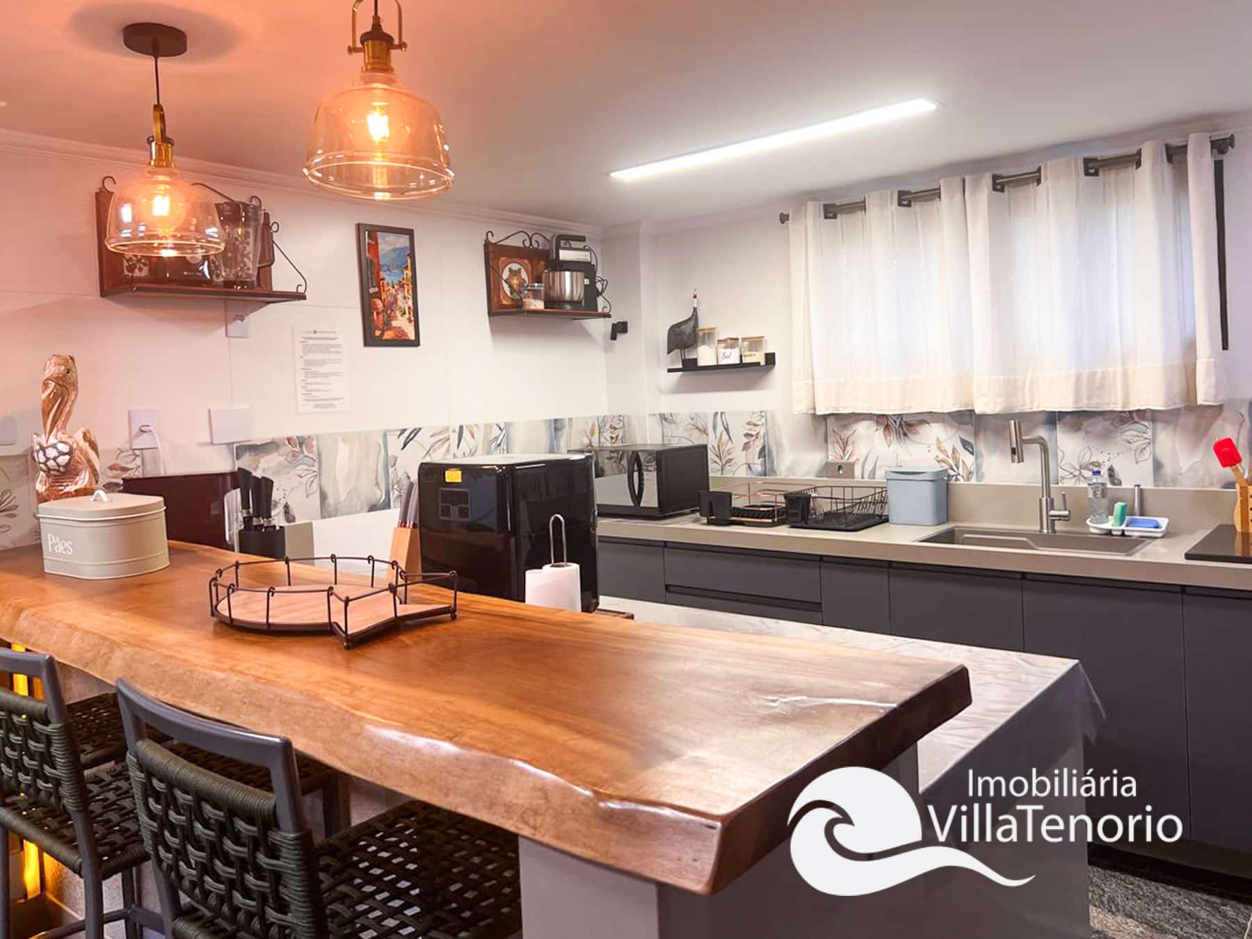 casa-145m2-5-dormitorios-3-suites-mobiliada-praia-da-enseada-ubatuba-villa-tenorio.-9