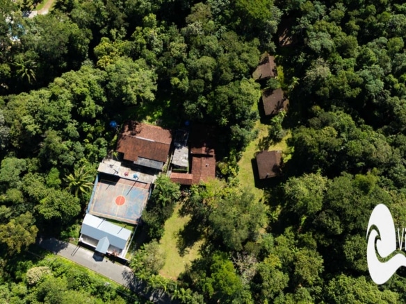 sitio-2615m2-casa-com-espaco-gourmet-e-casa-de-caseiro-corcovado-ubatuba-villa-tenorio.