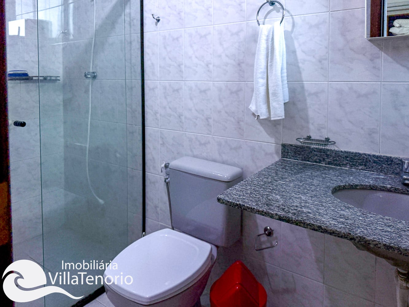 banheiro - Apartamento 2 quartos Itagua em Ubatuba apresentado pela Imobiliária Villa Tenório-8