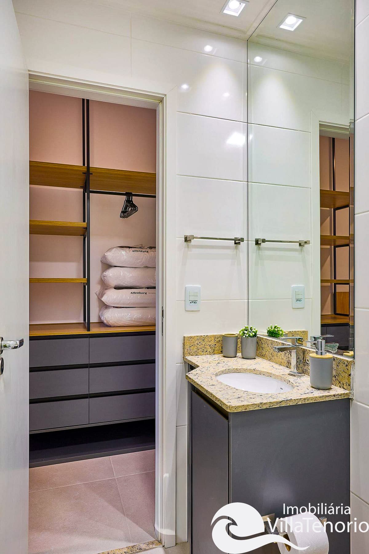 Apartamento mobiliado a venda com 2 quartos em Ubatuba - Praia das Toninhas_apresentado pela Imobiliaria Villa Tenório-19