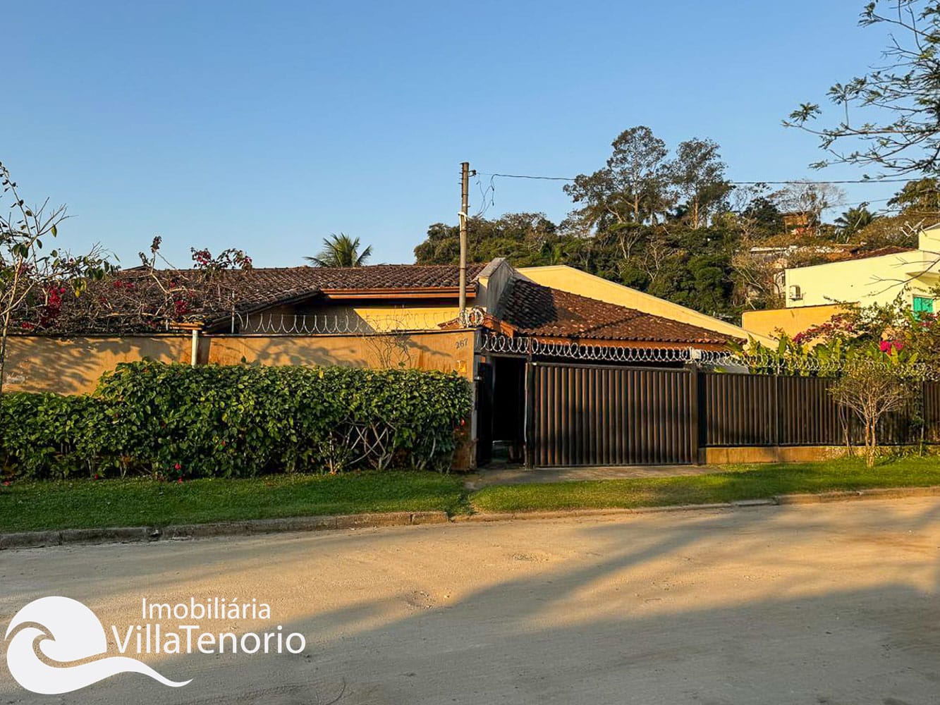 Fachada - casa a venda na praia do Tenorio em Ubatuba - terreno de 450 m2 - apresentado pela Imobiliaria Villa Tenorio-13