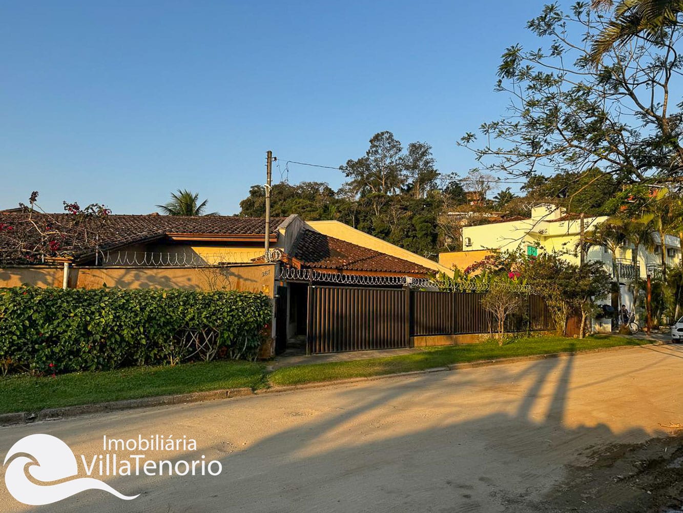 Fachada - casa a venda na praia do Tenorio em Ubatuba - terreno de 450 m2 - apresentado pela Imobiliaria Villa Tenorio-15