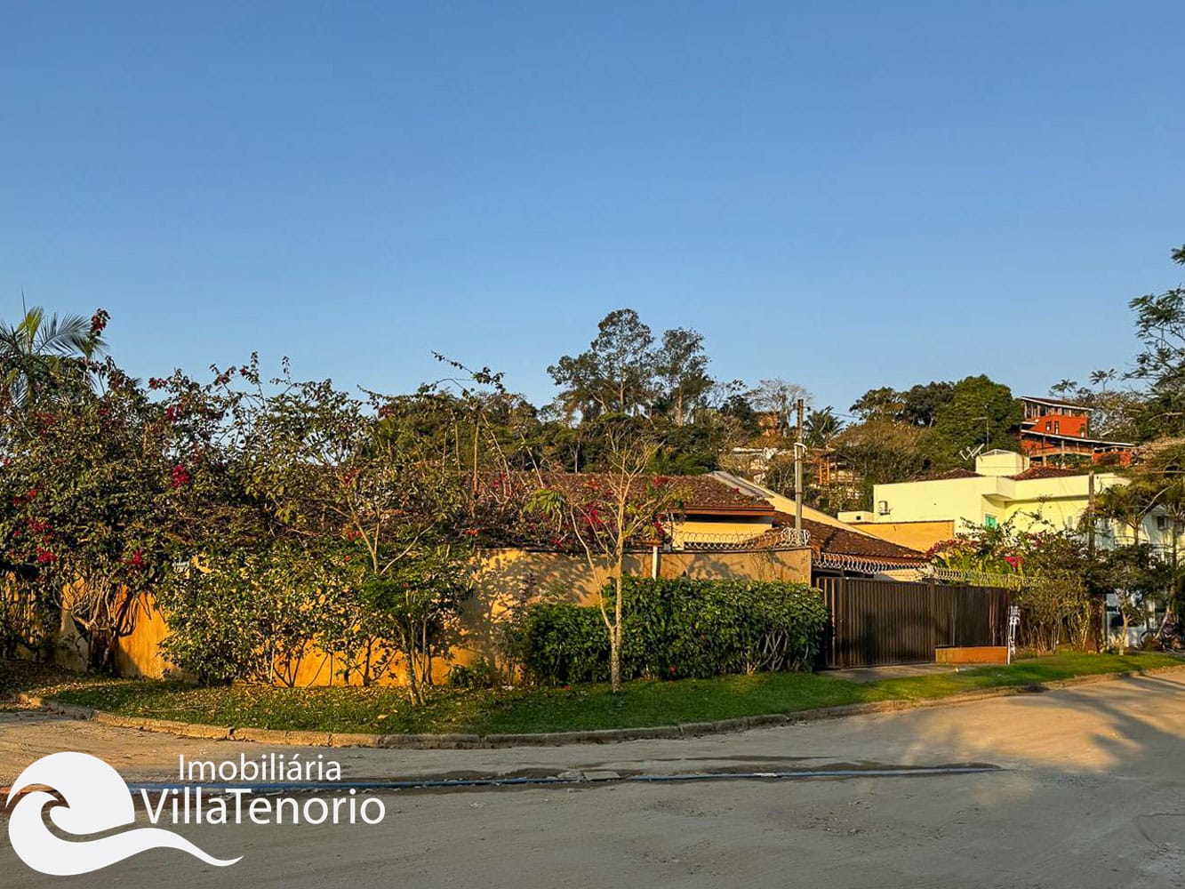 Fachada - casa a venda na praia do Tenorio em Ubatuba - terreno de 450 m2 - apresentado pela Imobiliaria Villa Tenorio-17