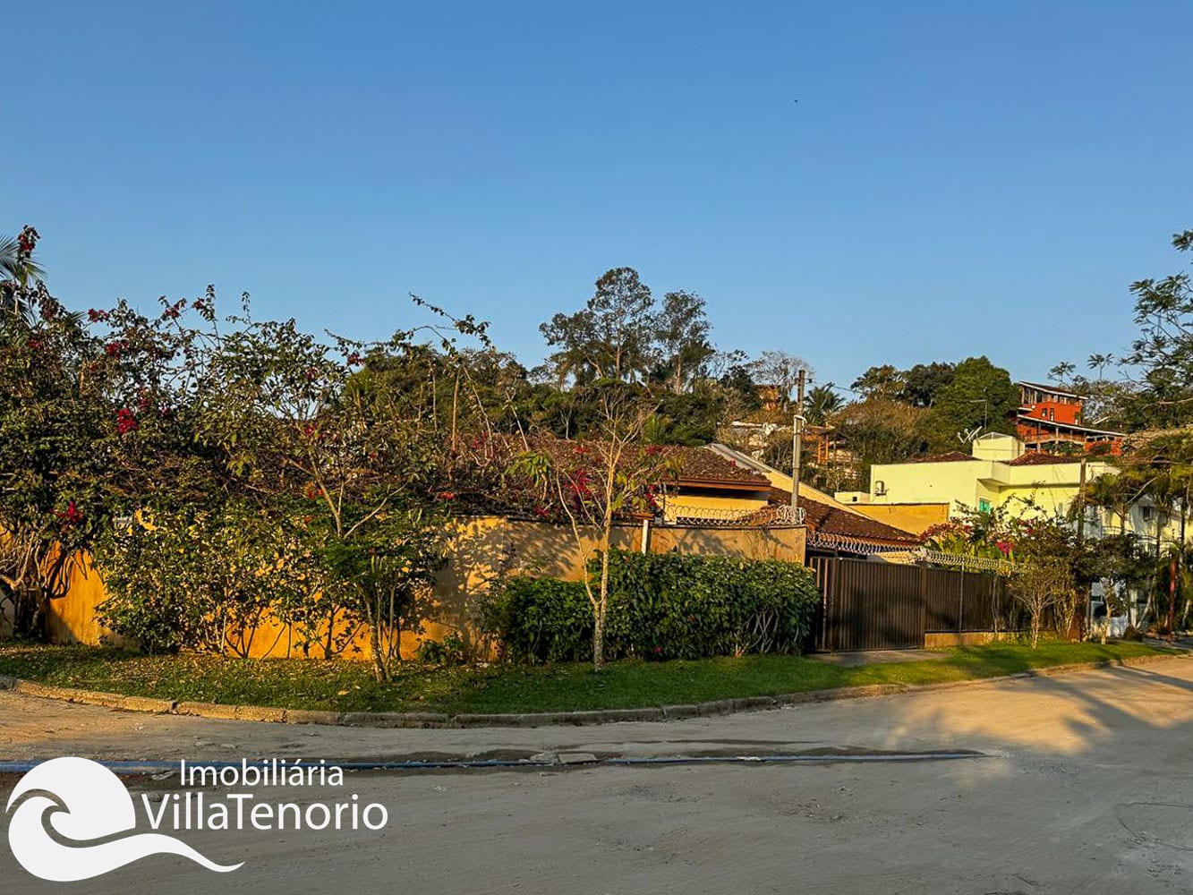 Fachada - casa a venda na praia do Tenorio em Ubatuba - terreno de 450 m2 - apresentado pela Imobiliaria Villa Tenorio-18
