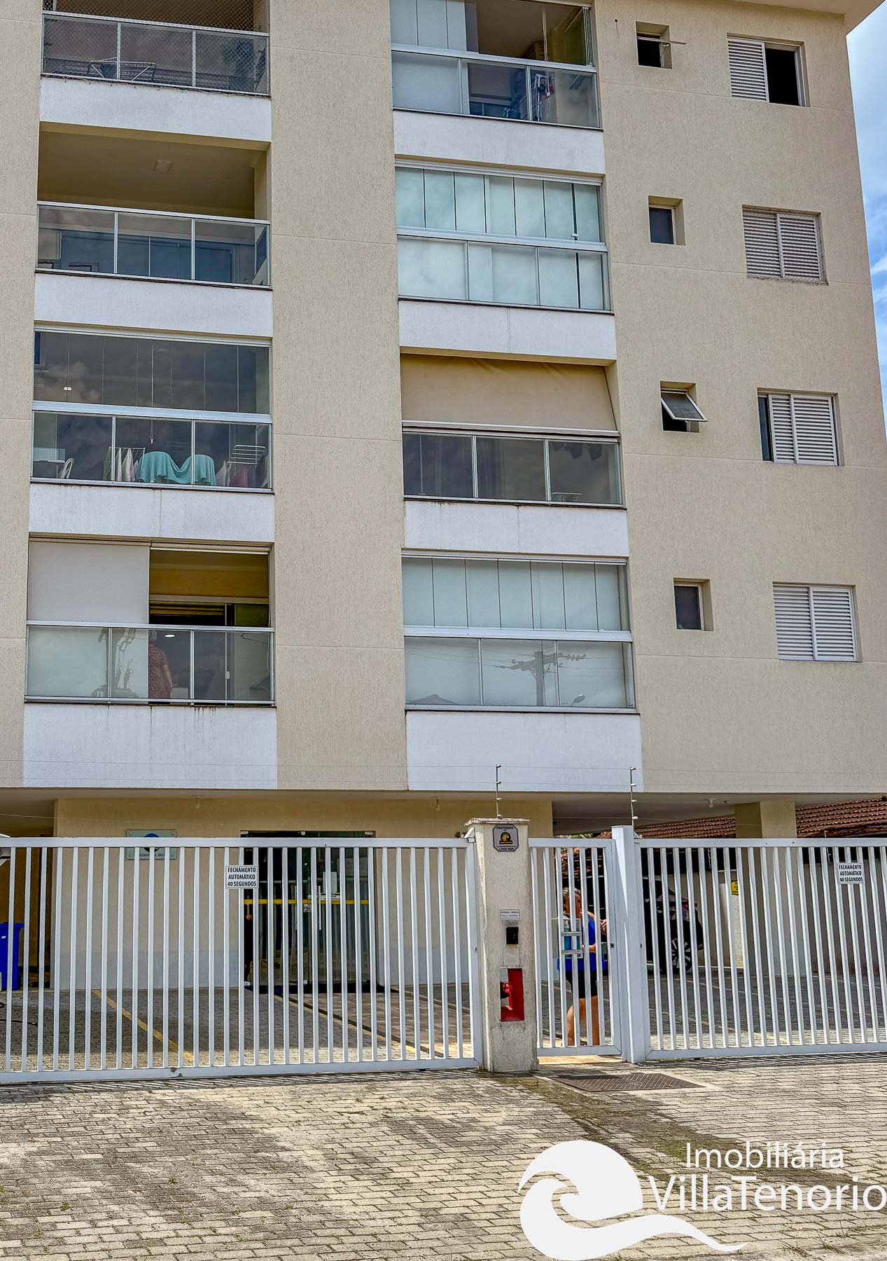 Apartamento de 2 quartos a venda em Ubatuba na Praia do Perequê Açu-1