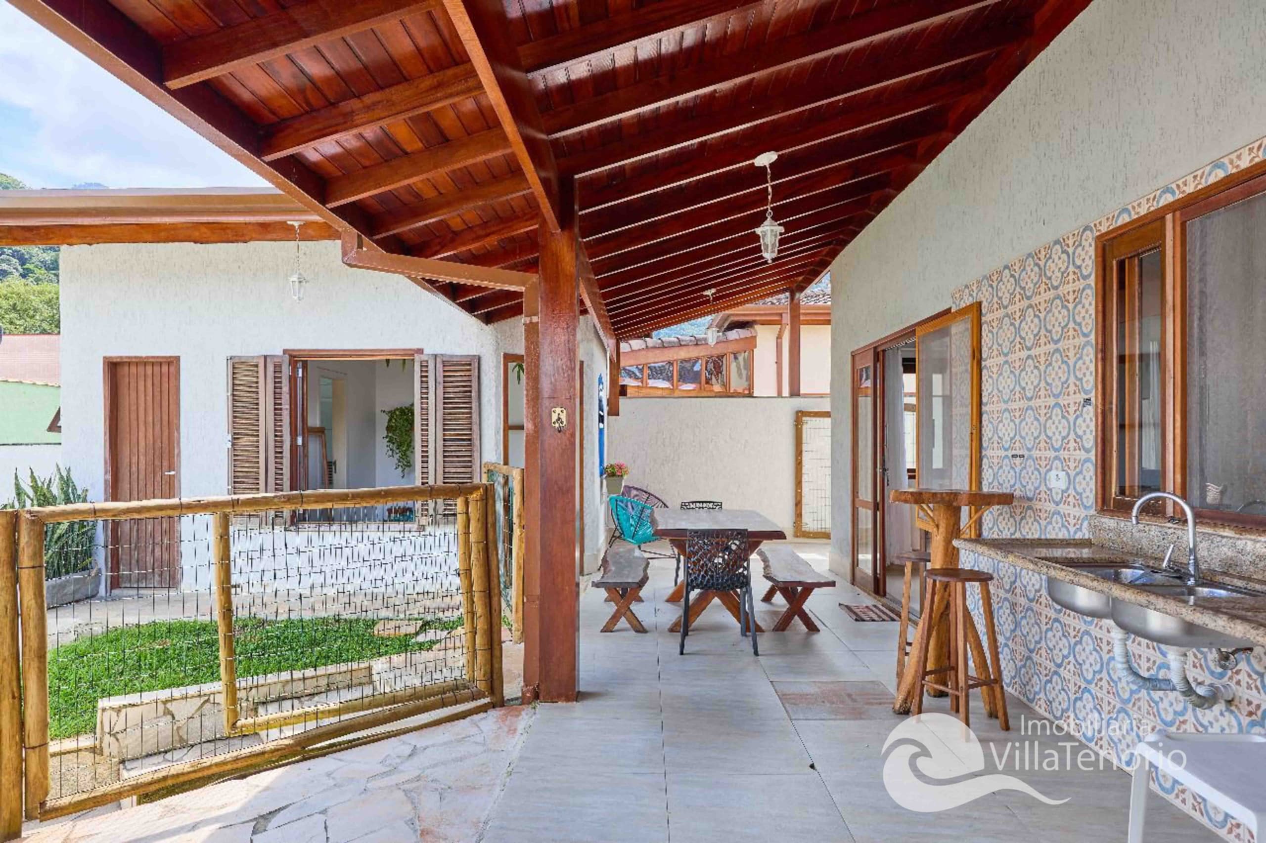 casa em condominio fechado em ubatuba litoral norte de são paulo imobiliária villa tenório casa a venda-10