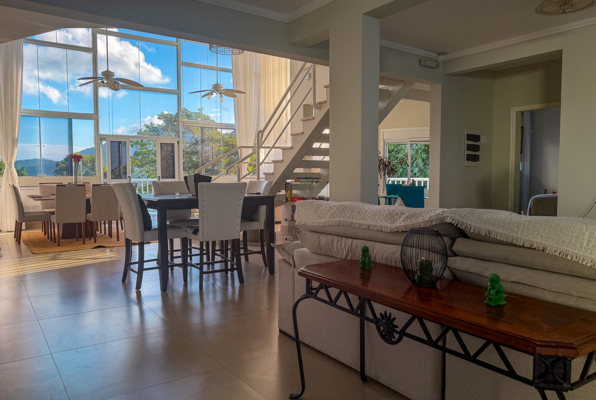 casa-luxo-praia-tenorio-ubatuba-vista-mar-living-area